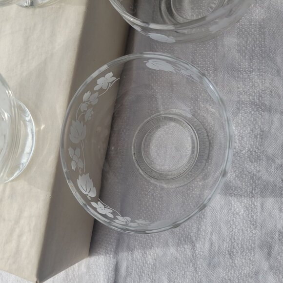 Set Of 4 Vintage Glass Dessert Bowls With White Floral Design 3 Inches Tall & 4 - Picture 9 of 9